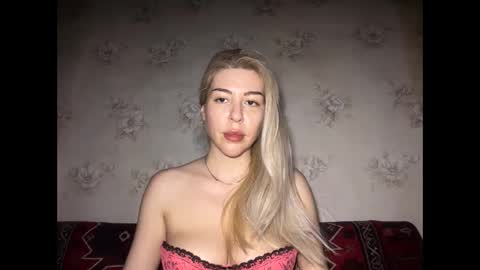 Snapshot of luxsonyastar chatting on 05-16-26, 08:18 LuxSonyaStar online show from 05-16-26, 08:18