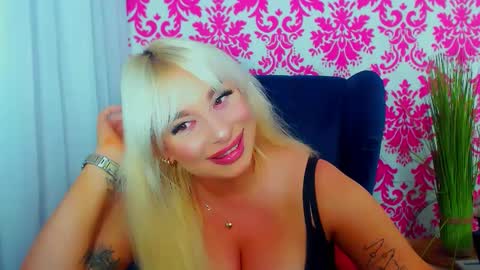 Snapshot of luxuriaaa chatting on 12-06-24, 03:22 Luxuriaa online show from 12-06-24, 03:22