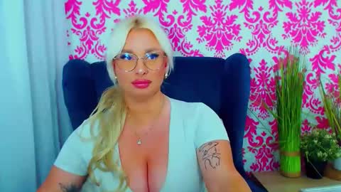 Snapshot of luxuriaaa chatting on 12-30-24, 06:05 Luxuriaa online show from 12-30-24, 06:05