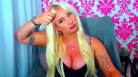 Snapshot of luxuriaaa chatting on 09-25-25, 07:50 Luxuriaa online show from 09-25-25, 07:50