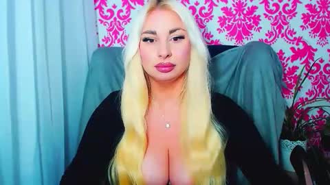 Luxuriaa online show from 05-18-26, 07:20