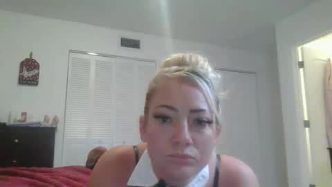 Snapshot of luxuriousbunny chatting on 10-28-25, 03:43 luxuriousbunny online show from 10-28-25, 03:43