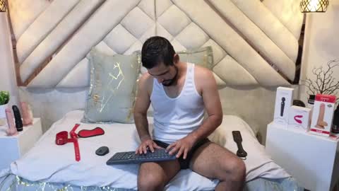 Lesly And Arnold online show from 02-05-25, 04:06