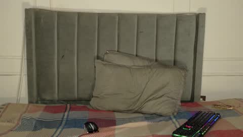 Snapshot of luxuryheaven chatting on 02-11-26, 09:42 Tommy and Polly online show from 02-11-26, 09:42