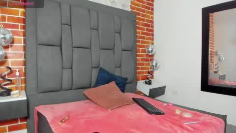 Snapshot of luxuryheavenn chatting on 05-12-26, 08:28 luxuryheavenn online show from 05-12-26, 08:28
