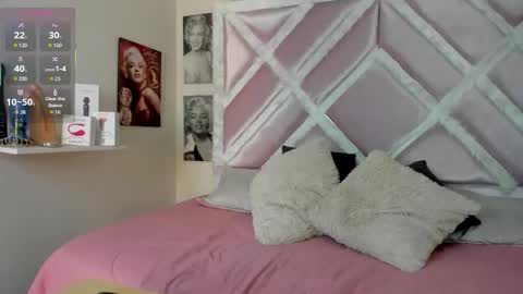 Snapshot of luxx_11 chatting on 02-21-26, 01:12 Lux online show from 02-21-26, 01:12