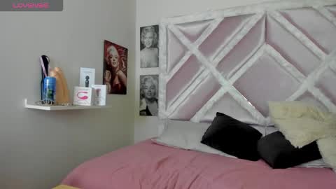 Snapshot of luxx_11 chatting on 02-24-26, 01:53 Lux online show from 02-24-26, 01:53