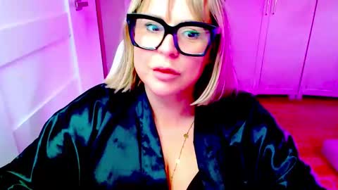 Snapshot of luxxx_diana chatting on 04-29-26, 05:30 Diana online show from 04-29-26, 05:30