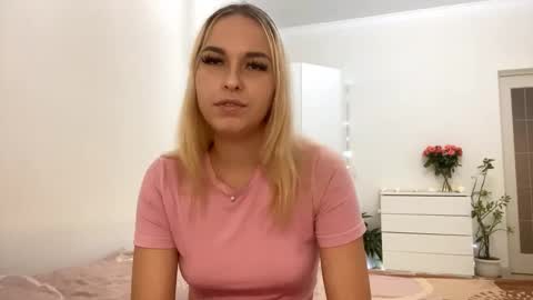 Mia online show from 10-20-25, 03:01