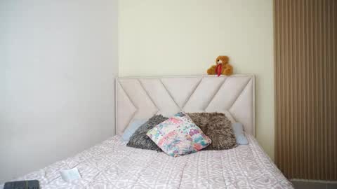 lya_aron_couple online show from 09-23-25, 04:10