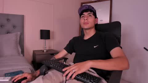 Snapshot of lyan_master_ chatting on 09-20-25, 07:59 Lyan online show from 09-20-25, 07:59