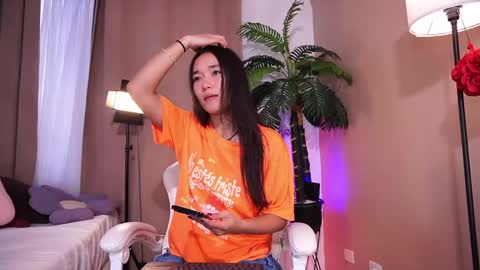 Snapshot of lyhana_lee chatting on 06-07-26, 01:59 Lyhana Lee online show from 06-07-26, 01:59