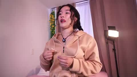 Snapshot of lyhana_lee chatting on 06-20-26, 01:58 Lyhana Lee online show from 06-20-26, 01:58
