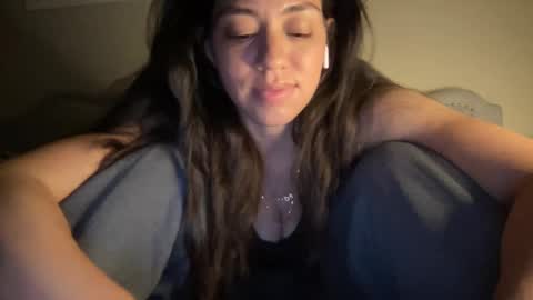 Snapshot of lylajades chatting on 01-09-25, 06:27 Olivia online show from 01-09-25, 06:27