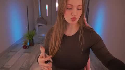 Snapshot of lylanimfa chatting on 03-05-25, 10:00 lylanimfa online show from 03-05-25, 10:00