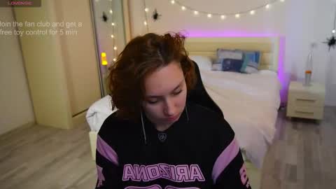 Snapshot of lylianrosse chatting on 10-28-25, 07:01 Lylian online show from 10-28-25, 07:01