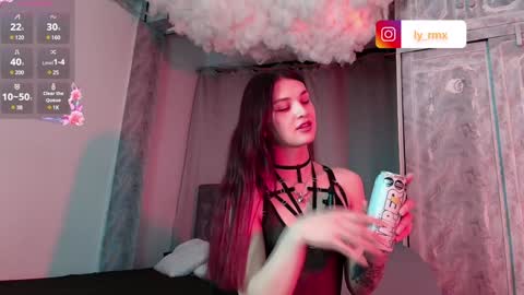 Snapshot of lylita_moon chatting on 01-08-25, 01:32 Littl online show from 01-08-25, 01:32