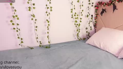 Lyly   online show from 10-20-25, 05:41