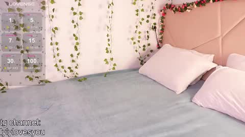 Lyly   online show from 11-15-25, 05:49