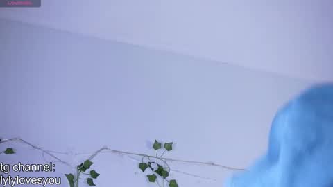 Lyly   online show from 11-17-25, 05:35