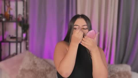 Snapshot of lynda_west chatting on 11-29-25, 04:48 Lynda online show from 11-29-25, 04:48