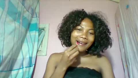 lyndah19 online show from 12-21-25, 08:38