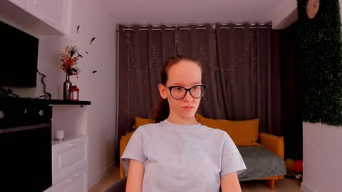 Sara online show from 01-30-25, 01:44