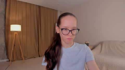 Sara online show from 10-26-25, 04:02