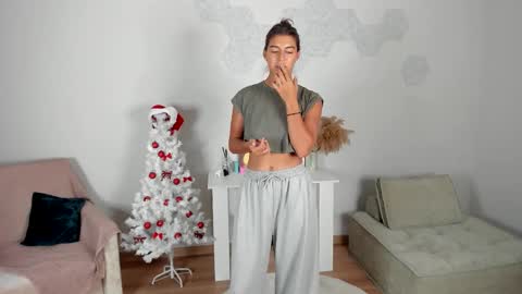  LYNN  online show from 12-20-25, 06:09