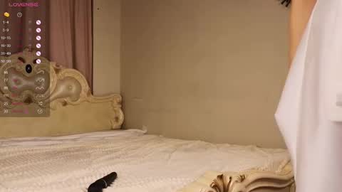 Snapshot of lynngroves chatting on 02-11-25, 12:17 Lola online show from 02-11-25, 12:17