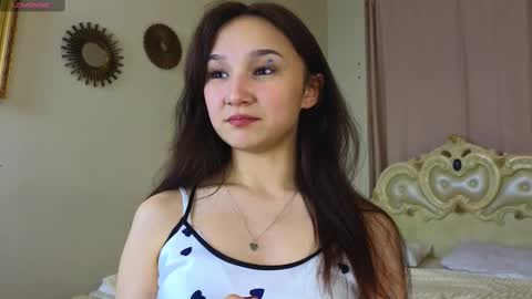 Snapshot of lynngroves chatting on 02-20-25, 05:40 Lola online show from 02-20-25, 05:40