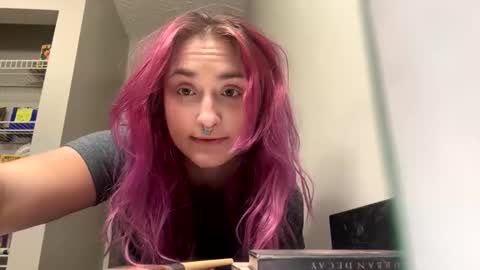 Lynn  online show from 12-18-25, 01:33