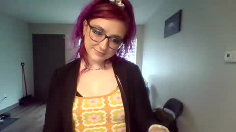 Lynn  online show from 03-11-26, 04:24