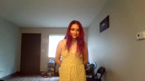 Snapshot of lynnkitten69000 chatting on 06-19-26, 03:49 Lynn online show from 06-19-26, 03:49