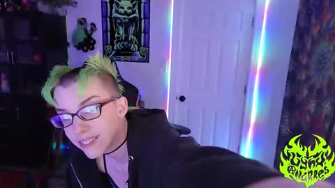 Snapshot of lynxanarres chatting on 09-27-25, 04:28 Lynx Anarres online show from 09-27-25, 04:28