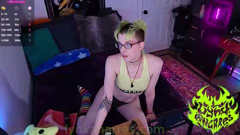 Snapshot of lynxanarres chatting on 10-11-25, 03:39 Lynx Anarres online show from 10-11-25, 03:39