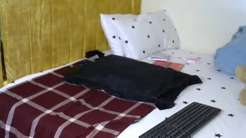 Snapshot of lyra102 chatting on 09-16-25, 09:21 Lyra online show from 09-16-25, 09:21