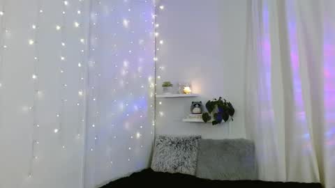 Lyra Rose online show from 01-14-26, 09:42