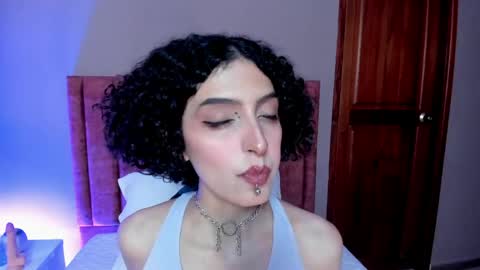 Snapshot of lyravendrell chatting on 04-24-26, 02:03 Lyravendrell online show from 04-24-26, 02:03