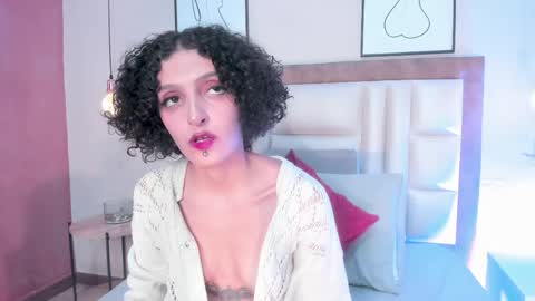 Snapshot of lyravendrell chatting on 05-21-26, 01:45 Lyravendrell online show from 05-21-26, 01:45