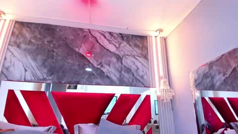 Lysa  online show from 04-25-26, 01:41