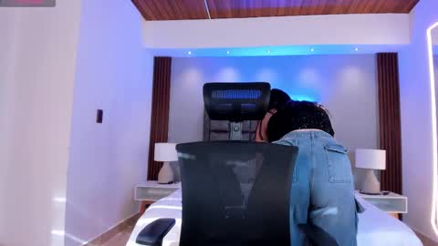 Lyssa  Everyday From 0700 to 1630 Col Time online show from 10-24-25, 12:56