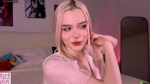 Snapshot of m1m1_angels chatting on 07-12-26, 01:07 Mimi GTM1 0200am-0945am Mon Tue Wed Thu Fri online show from 07-12-26, 01:07