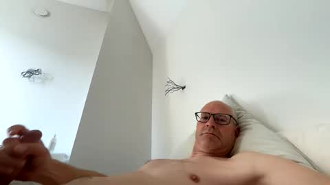 Snapshot of m3morable chatting on 05-10-26, 08:08 m3morable online show from 05-10-26, 08:08