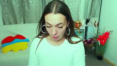Snapshot of m_vikki chatting on 06-20-26, 09:45 Vikki online show from 06-20-26, 09:45