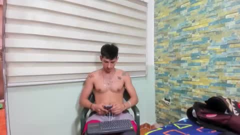 Snapshot of maaster420 chatting on 02-14-25, 02:23 itgram pezlo josue online show from 02-14-25, 02:23