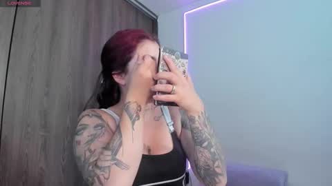 Sara online show from 03-25-26, 01:28