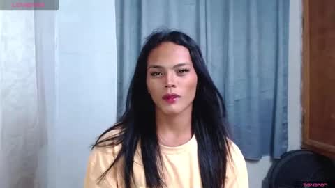 Snapshot of mabuhay_lola chatting on 05-07-26, 01:16 Divina online show from 05-07-26, 01:16