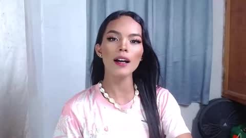 Snapshot of mabuhay_lola chatting on 05-10-26, 09:25 Divina online show from 05-10-26, 09:25