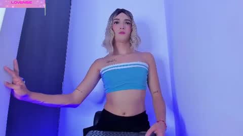 Snapshot of macarena_05_ chatting on 07-10-26, 01:32 macarena_05_ online show from 07-10-26, 01:32